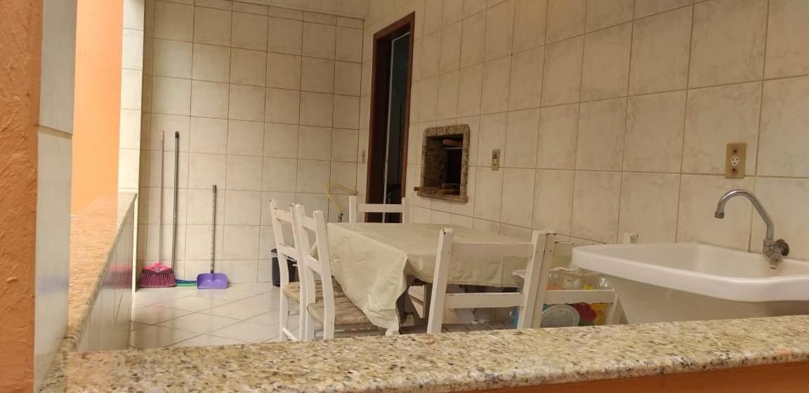 Вилла Casa 02 Dorm Na Rua Salmao Бомбиньяс Экстерьер фото