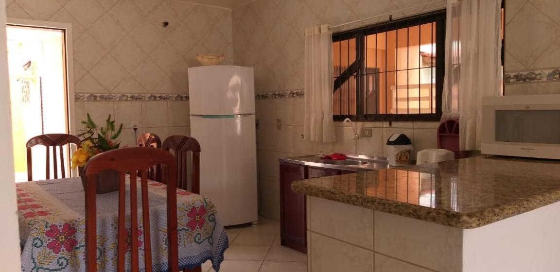 Вилла Casa 02 Dorm Na Rua Salmao Бомбиньяс Экстерьер фото